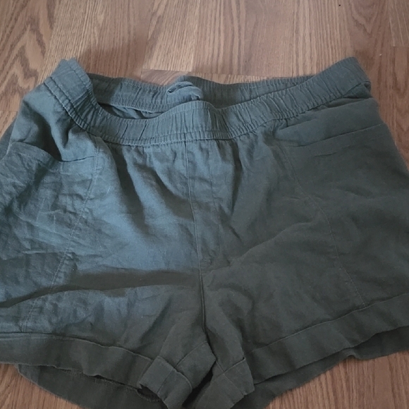 Old Navy Green Cargo Shorts Relaxed Fit - Picture 1 of 3